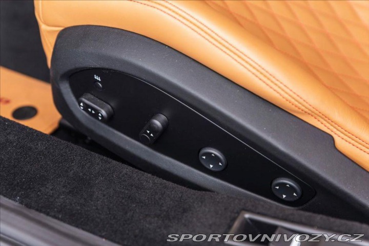 Ferrari F8 Tributo Coupé DCT 1800