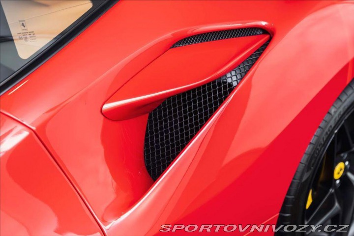 Ferrari F8 Tributo Coupé DCT 1800