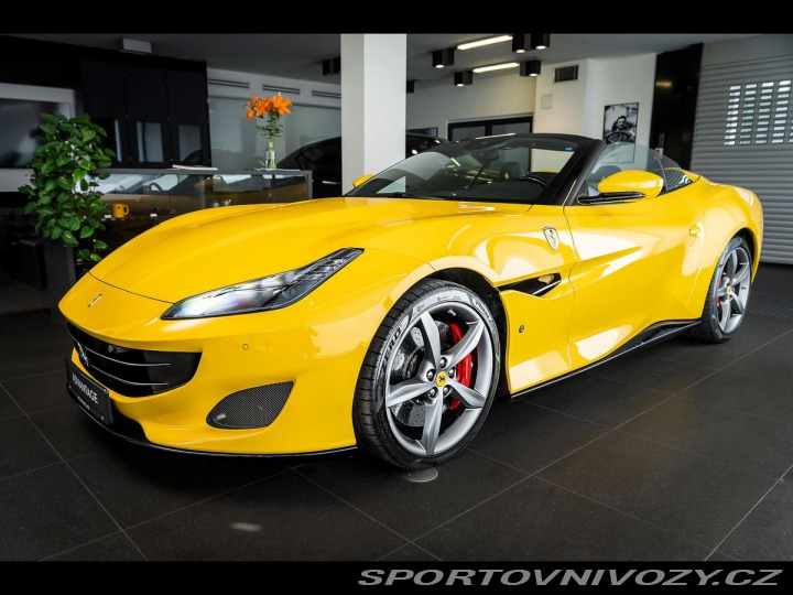 Ferrari Portofino Modrý Karbon/Pass.Display 2020