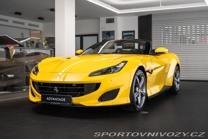 Ferrari Portofino Modrý Karbon/Pass.Display