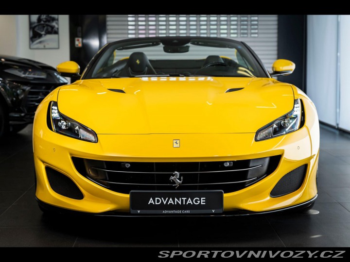 Ferrari Portofino Modrý Karbon/Pass.Display 2020