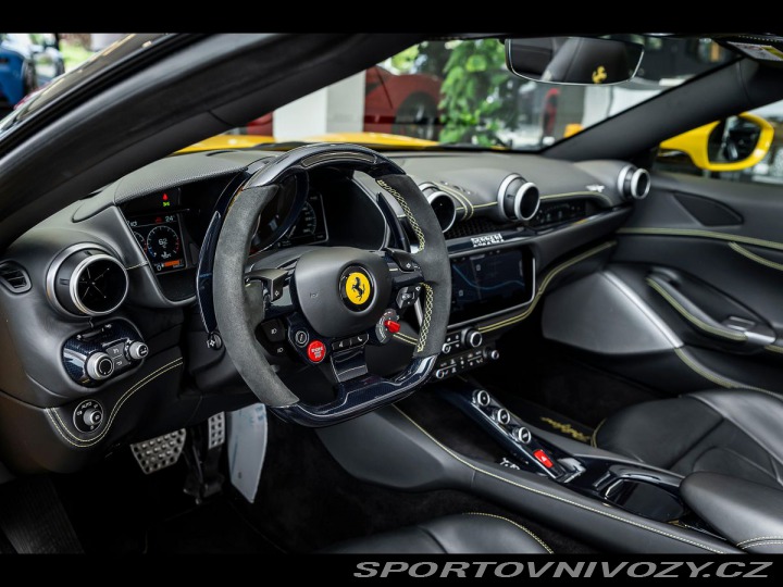 Ferrari Portofino Modrý Karbon/Pass.Display 2020