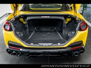 Ferrari Portofino Modrý Karbon/Pass.Display 2020