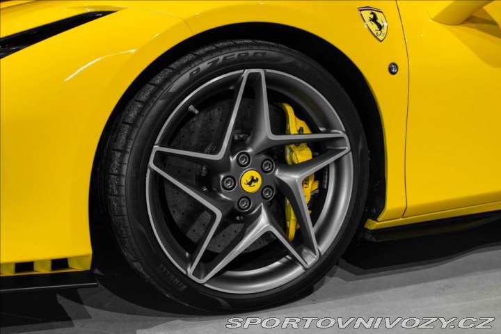 Ferrari F8 3,9 TRIBUTO, SPIDER, LIFT 2021