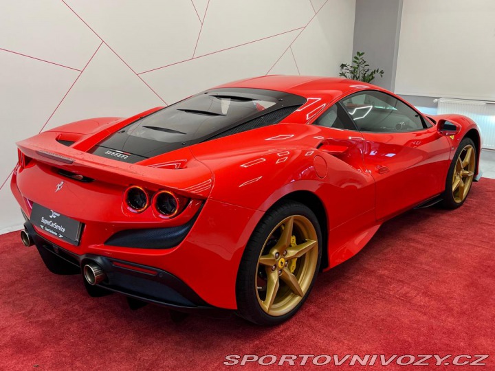 Ferrari F8 Lift*Alcantara*Carbon sed 2021