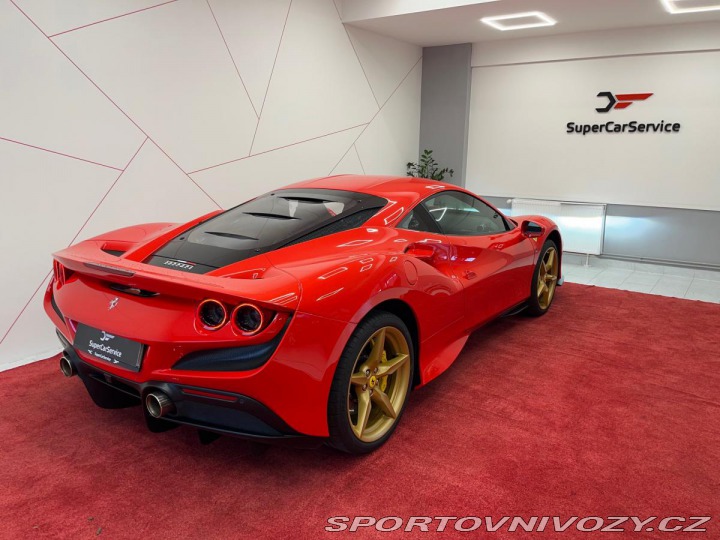 Ferrari F8 Lift*Alcantara*Carbon sed 2021