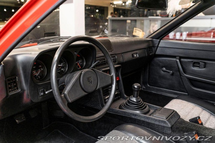 Porsche 924 1977