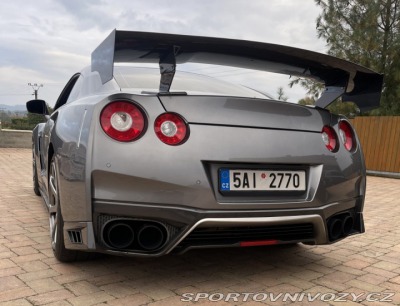 Nissan GT-R 