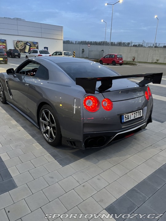 Nissan GT-R  2010