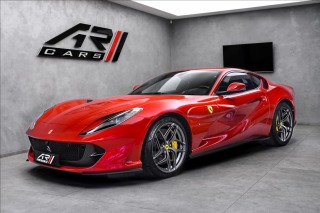Ferrari 812 Superfast, lift, karbon,