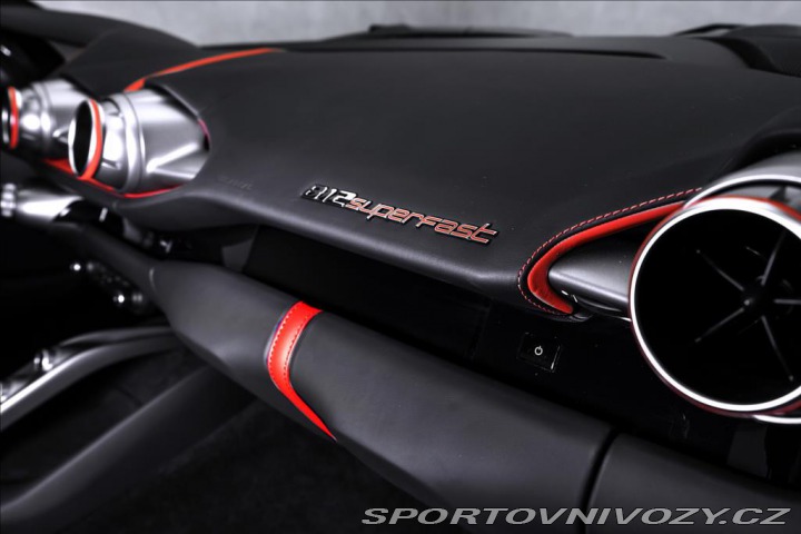 Ferrari 812 Superfast, lift, karbon, 2018