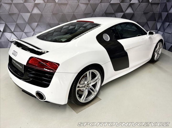 Audi R8 5,2 V10 S-TRONIC QUATTRO, 2013