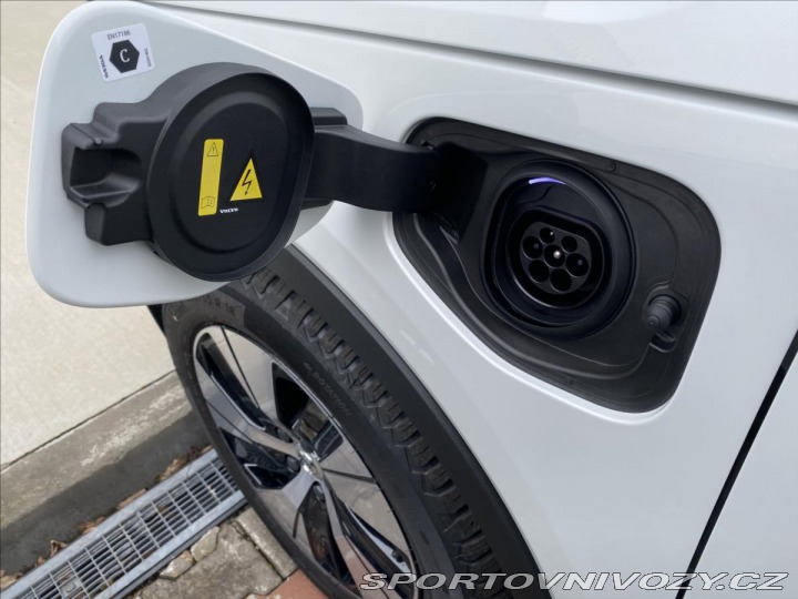 Volvo Ostatní modely XC40 2,0 T5 Recharge Plus Dark 2023