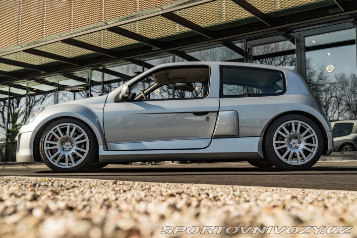 Renault Clio Sport V6 3.0 2001