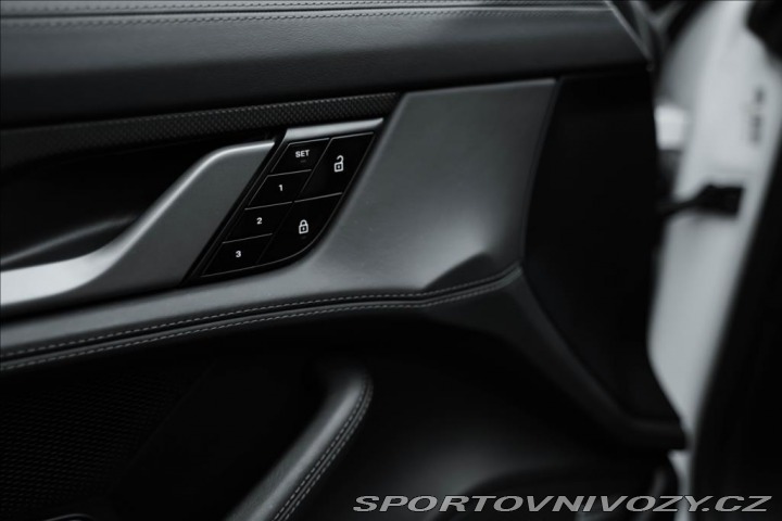 Porsche Taycan Turbo S, keramiky, karbon 2020