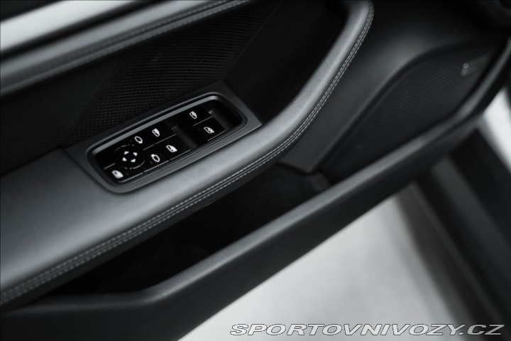 Porsche Taycan Turbo S, keramiky, karbon 2020