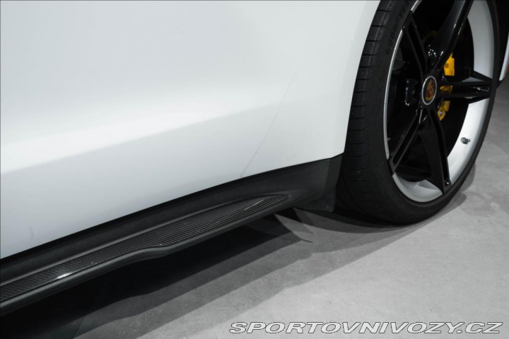 Porsche Taycan Turbo S, keramiky, karbon 2020