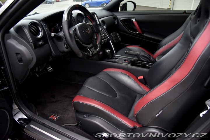 Nissan GT-R 2014
