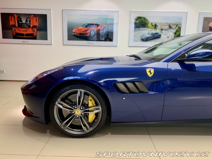 Ferrari GTC4Lusso V12 2019