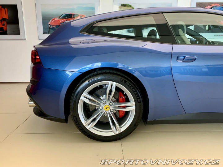 Ferrari GTC4Lusso 2. majitel CZ. V12 2018