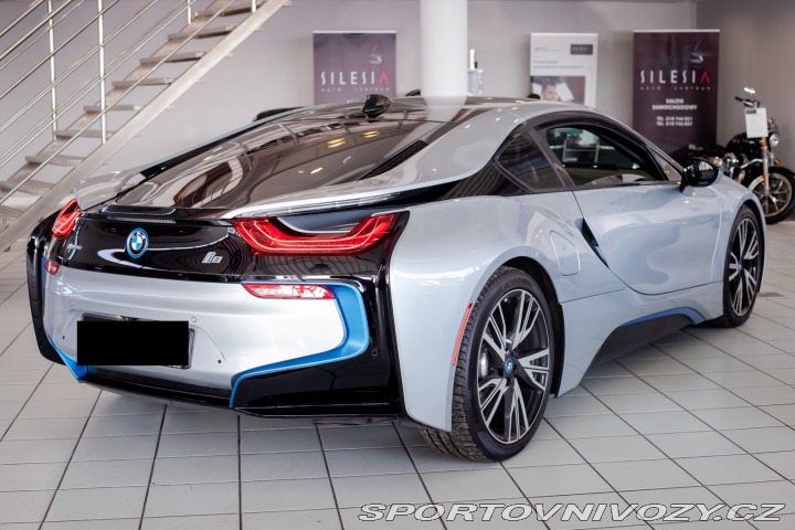 BMW i8  2015