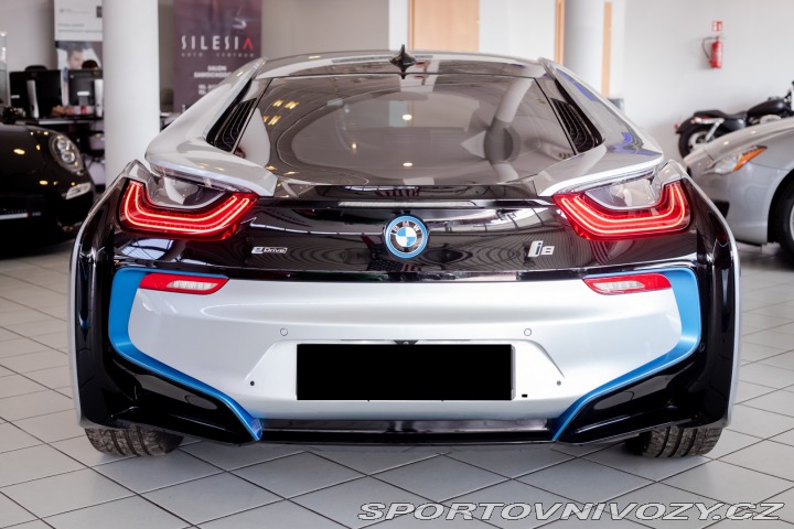 BMW i8  2015