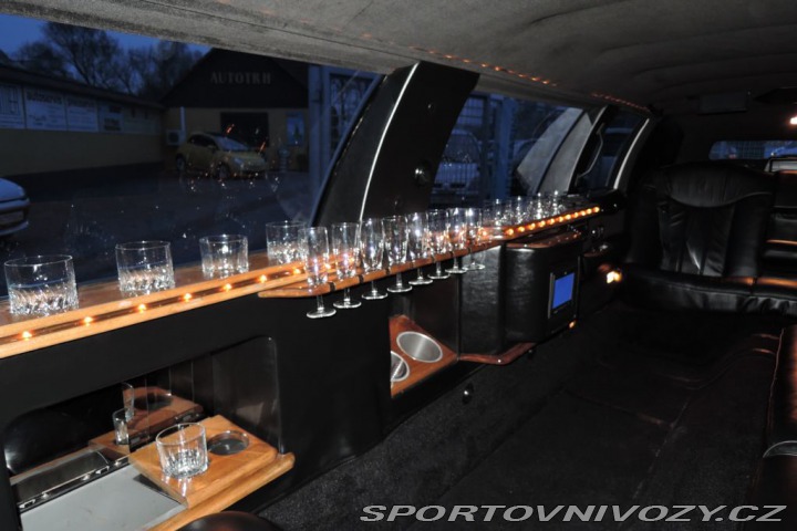Ostatní značky Ostatní modely Lincoln Town Car Limuzína 9.m Pronájem 1995