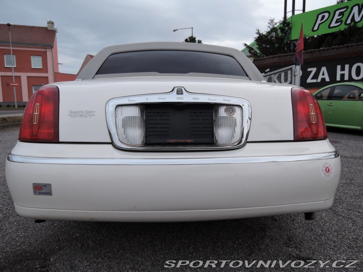 Ostatní značky Ostatní modely Lincoln Town Car 4,6i V8 24V Aut. Cartier 2000