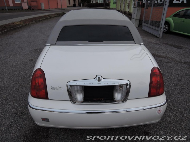 Ostatní značky Ostatní modely Lincoln Town Car 4,6i V8 24V Aut. Cartier 2000