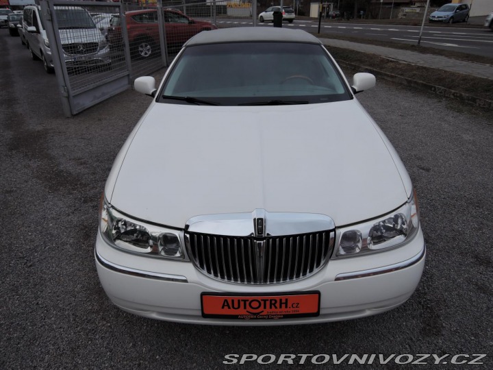 Ostatní značky Ostatní modely Lincoln Town Car 4,6i V8 24V Aut. Cartier 2000