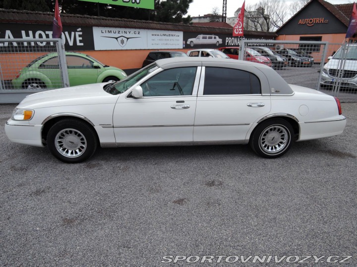 Ostatní značky Ostatní modely Lincoln Town Car 4,6i V8 24V Aut. Cartier 2000