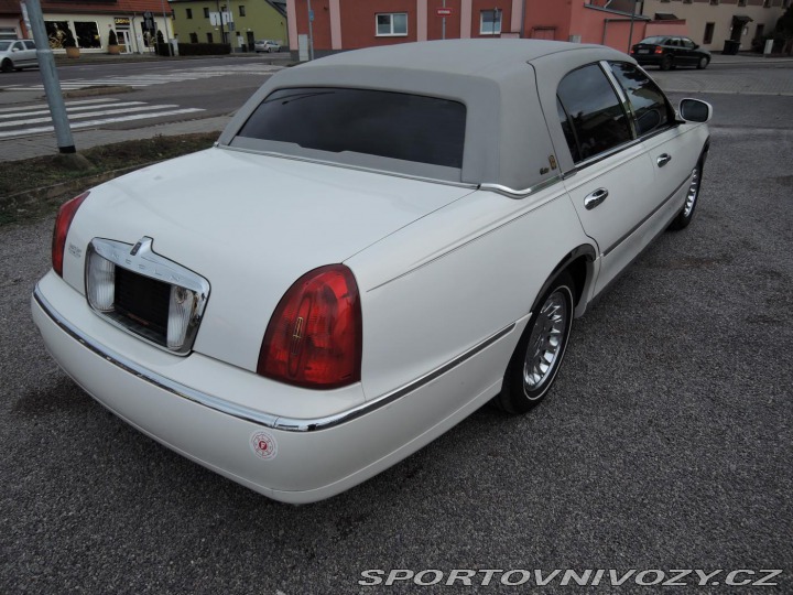 Ostatní značky Ostatní modely Lincoln Town Car 4,6i V8 24V Aut. Cartier 2000