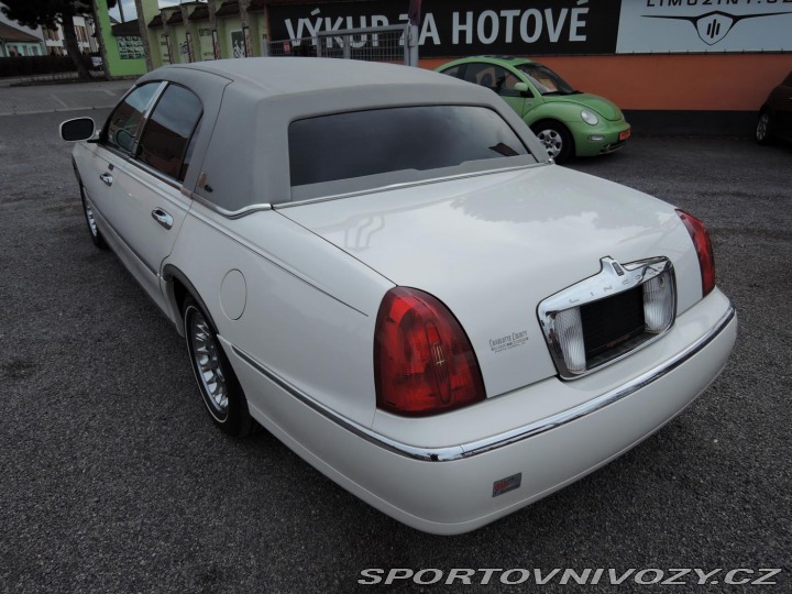 Ostatní značky Ostatní modely Lincoln Town Car 4,6i V8 24V Aut. Cartier 2000