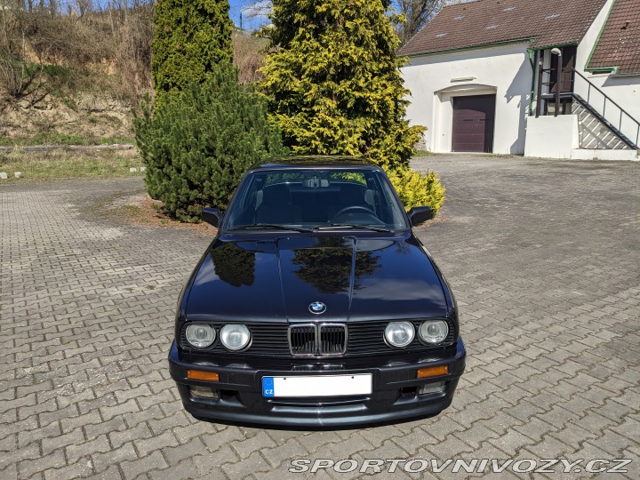 BMW 3 320is E30 s motorem S14 1990