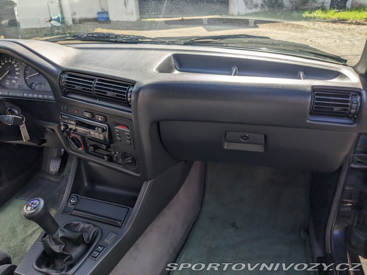 BMW 3 320is E30 s motorem S14 1990