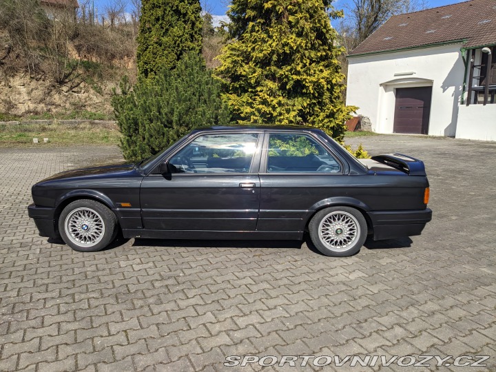 BMW 3 320is E30 s motorem S14 1990