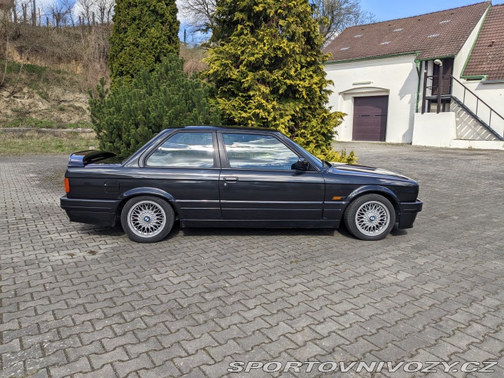 BMW 3 320is E30 s motorem S14 1990