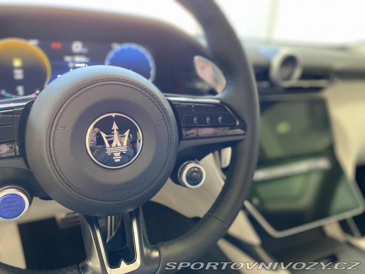 Maserati GranTurismo V6 550HP TROFEO 2023