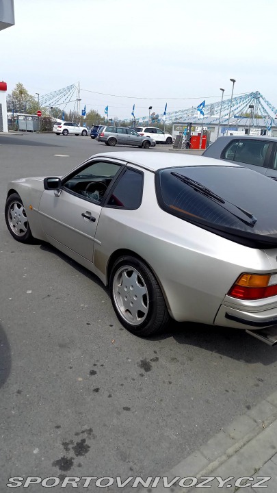 Porsche 944  1983