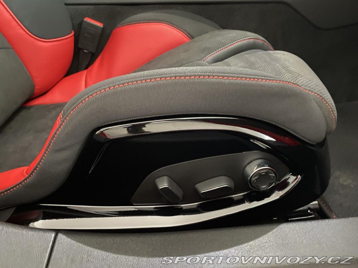 Chevrolet Corvette C8 coupé EU verze REZERVA 2022