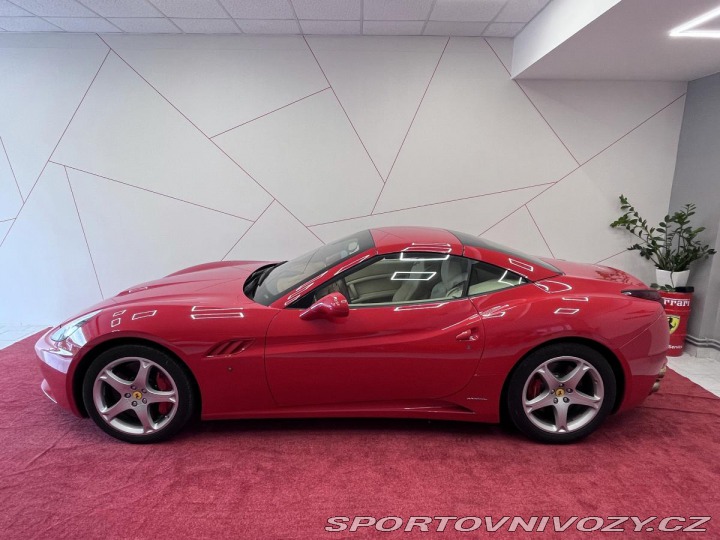 Ferrari California TOP BAREVNÁ SPEC*FULL SER 2010