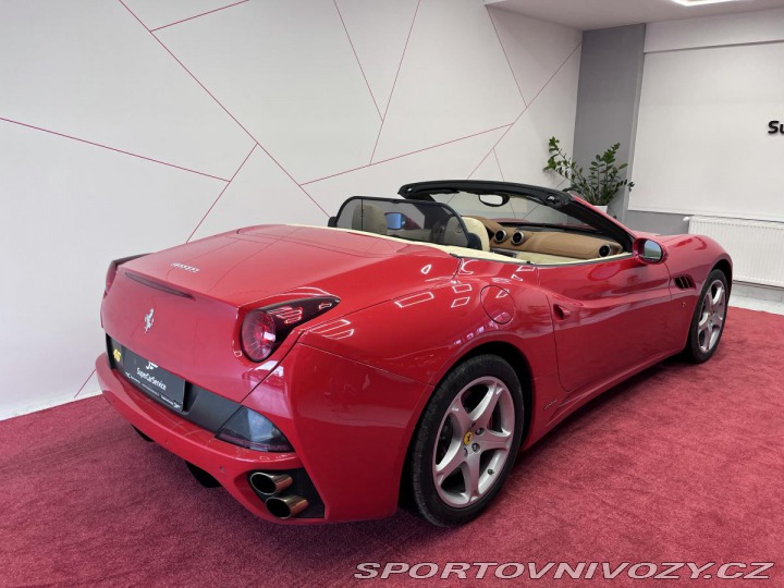 Ferrari California TOP BAREVNÁ SPEC*FULL SER 2010