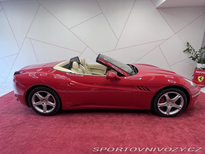 Ferrari California TOP BAREVNÁ SPEC*FULL SER 2010