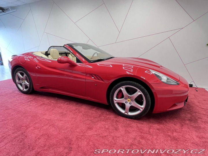 Ferrari California TOP BAREVNÁ SPEC*FULL SER 2010