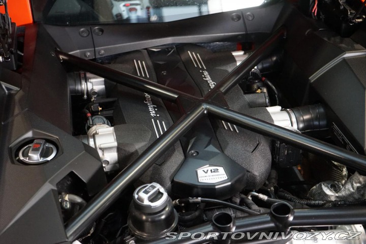 Lamborghini Aventador LP700-4 V12 515kW LIFT 1. 2015