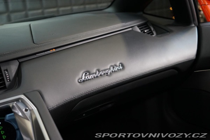 Lamborghini Aventador LP700-4 V12 515kW LIFT 1. 2015
