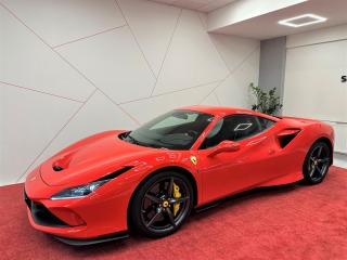 Ferrari F8 Lift*Alcantara*Carbon sed