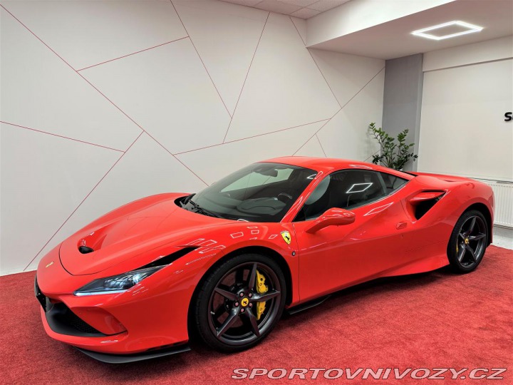 Ferrari F8 Lift*Alcantara*Carbon sed 2021