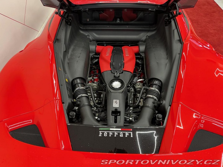 Ferrari F8 Lift*Alcantara*Carbon sed 2021