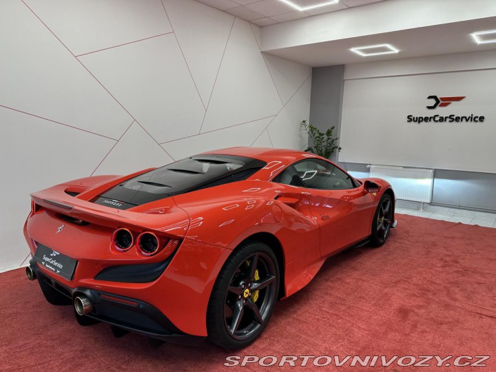 Ferrari F8 Lift*Alcantara*Carbon sed 2021